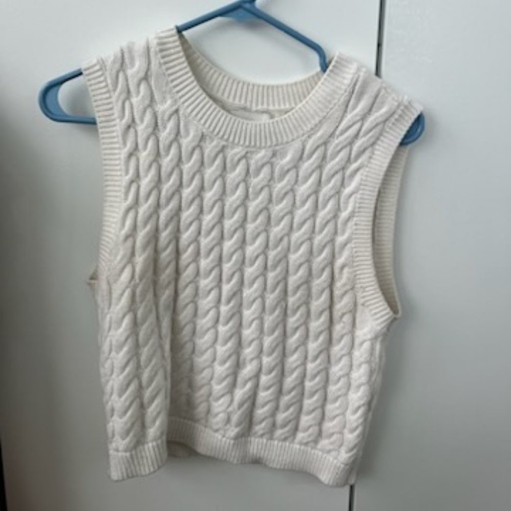 Abercrombie Slim Cropped Crew Sweater Vest